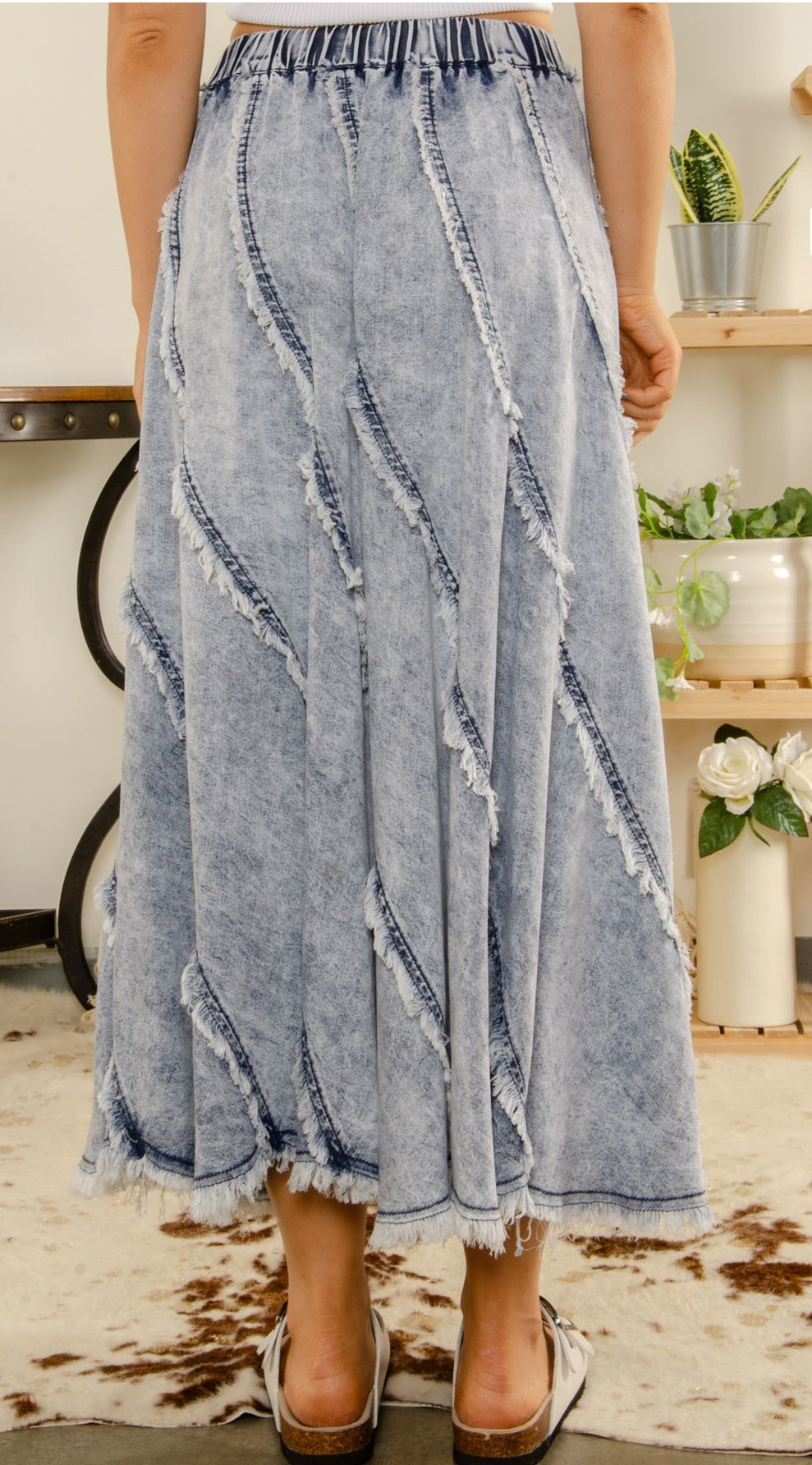RAW EDGE DENIM SKIRT
