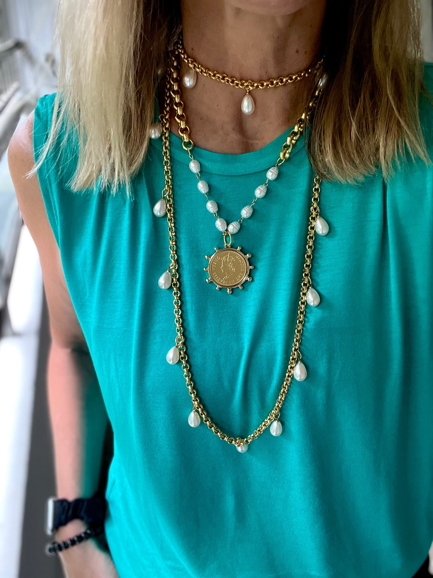 Single pearl necklace