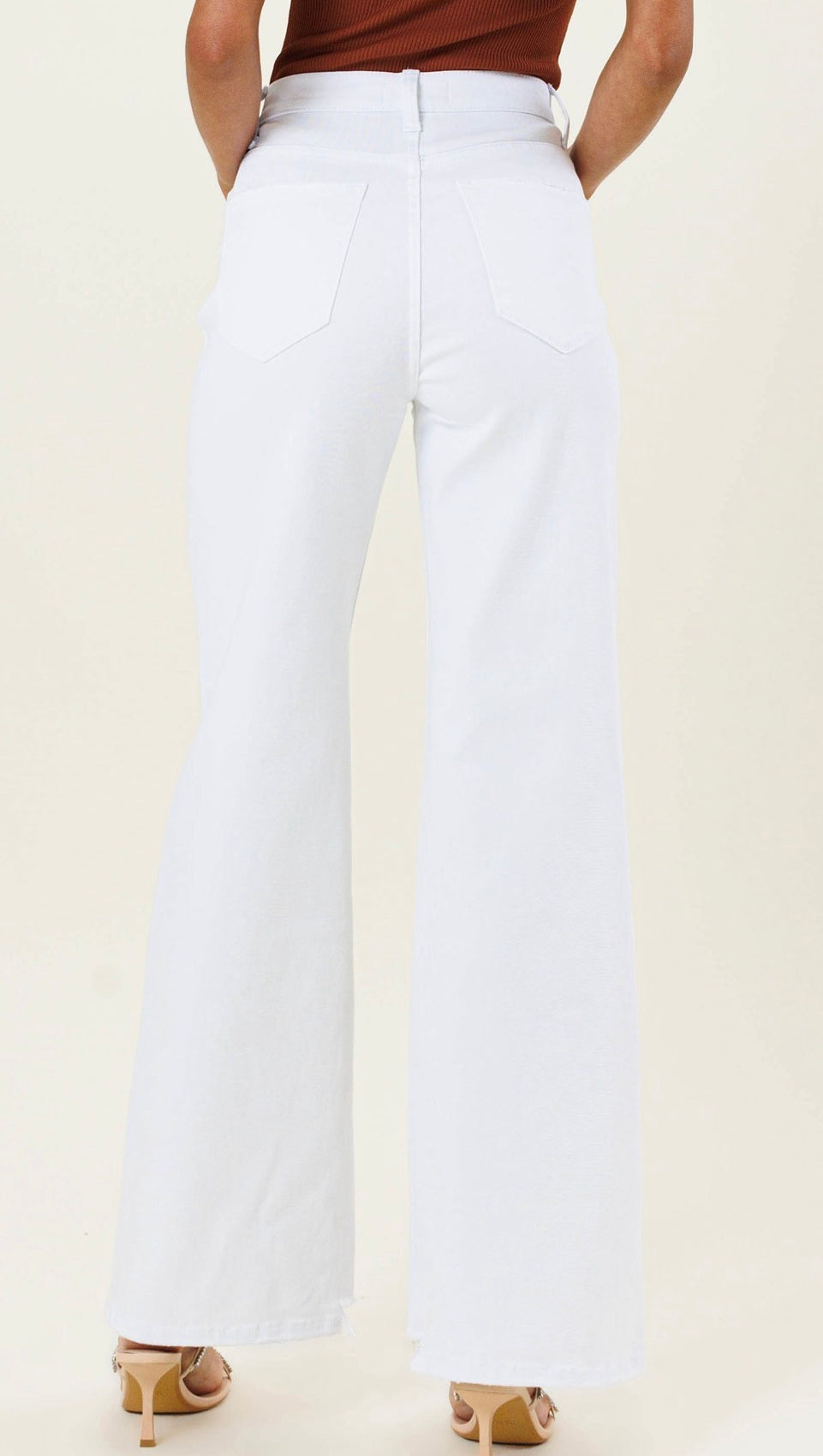 White distressed jeans
