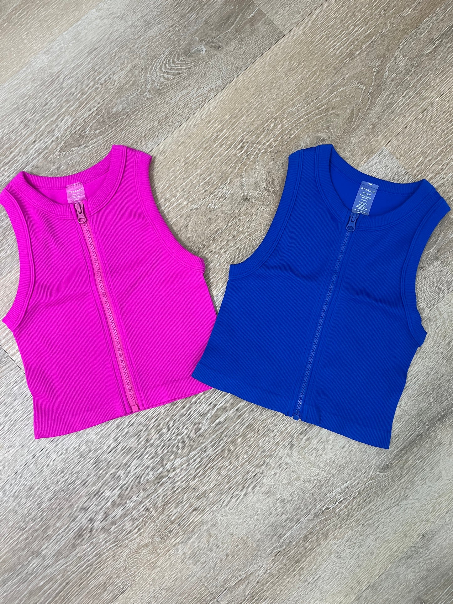 Basic zipper top